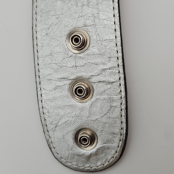 Silver Women\'s Leather Button Belt with Ornate Design 32\